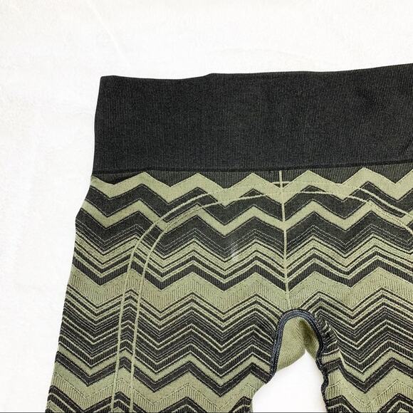LULULEMON Ebb To Street Pant Fatigue Green Chevron size 6 - Picture 13 of 13